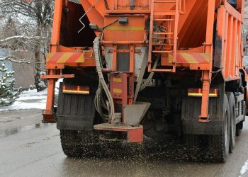 В Краснодаре 43 машины готовы расчищать дороги от снега