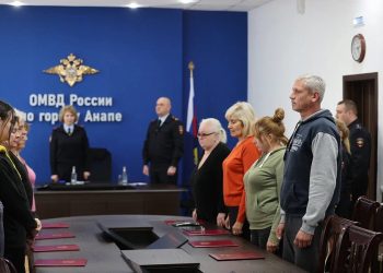 В Анапе жителям новых субъектов РФ вручили российские паспорта