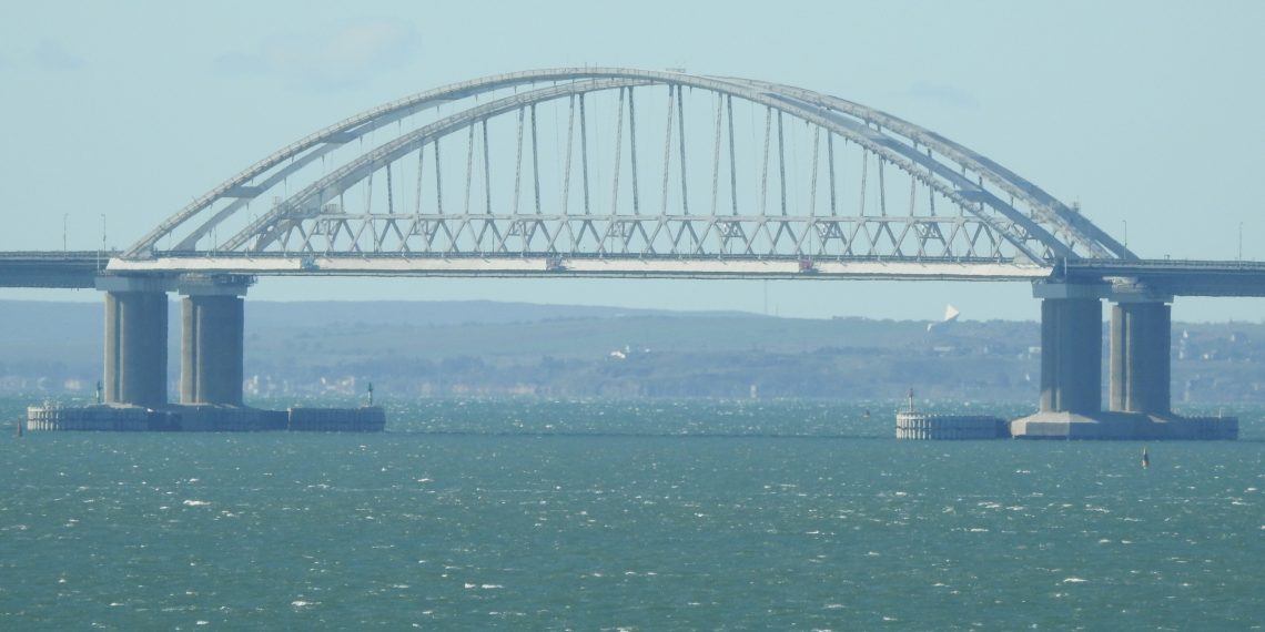 К охране Крымского моста могут привлечь до 10 тысяч кубанских казаков