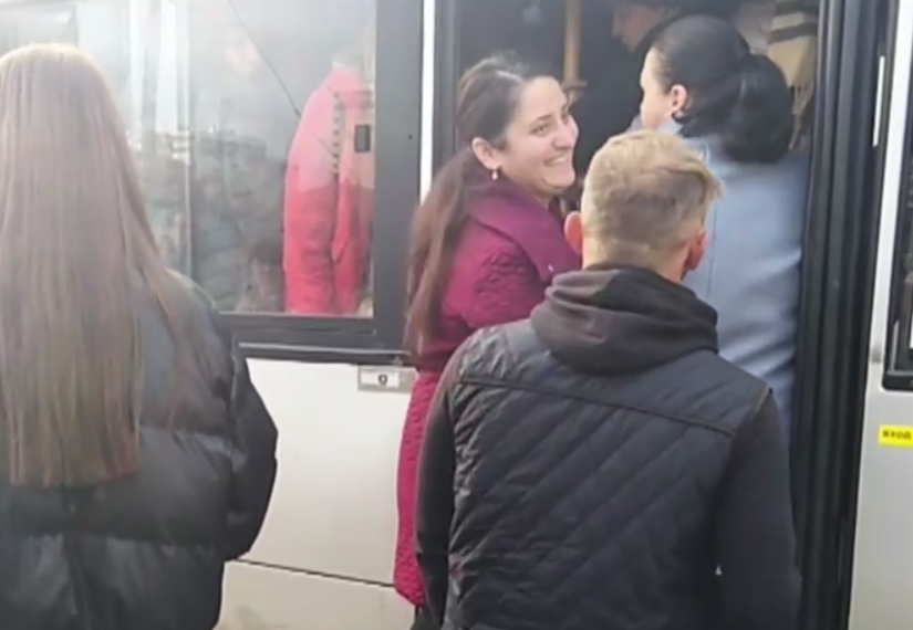 Жители Краснодара жалуются на переполненные по утрам автобусы