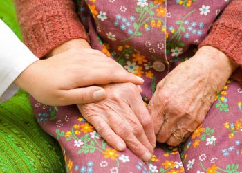 На Кубани разыскивают молодых людей, оплативших продукты за 75-летнюю бабушку