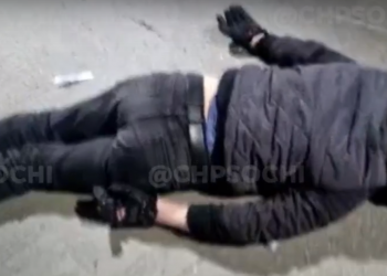 В тоннеле Сочи уснувший за рулем байкер после ДТП полез в драку