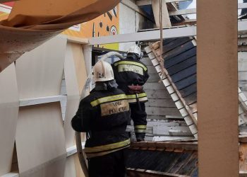 В Сочи на пляже Горный Воздух сгорело заброшенное кафе площадью 270 кв. м