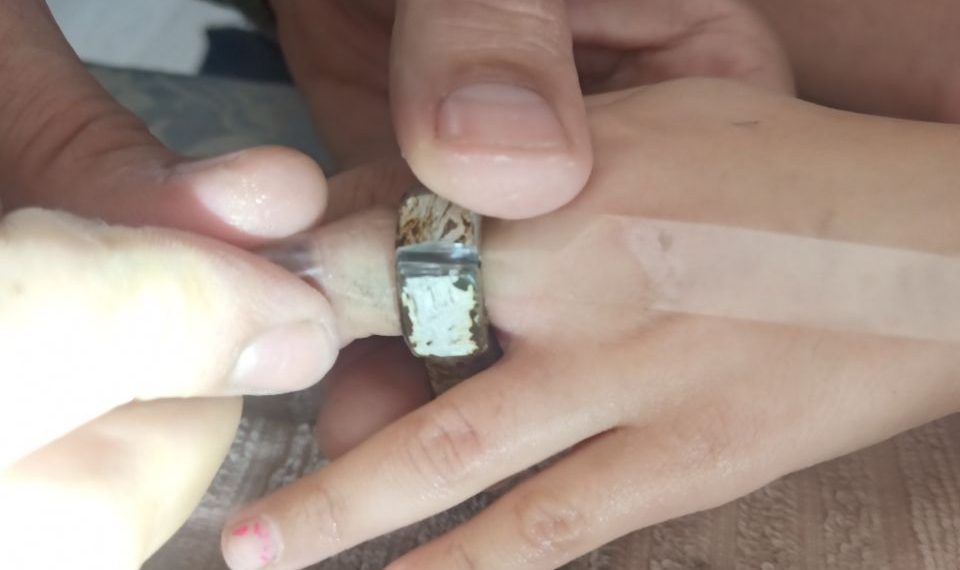 Спасатели: в Новороссийске дети пластиковые трубы заменили на железные гайки