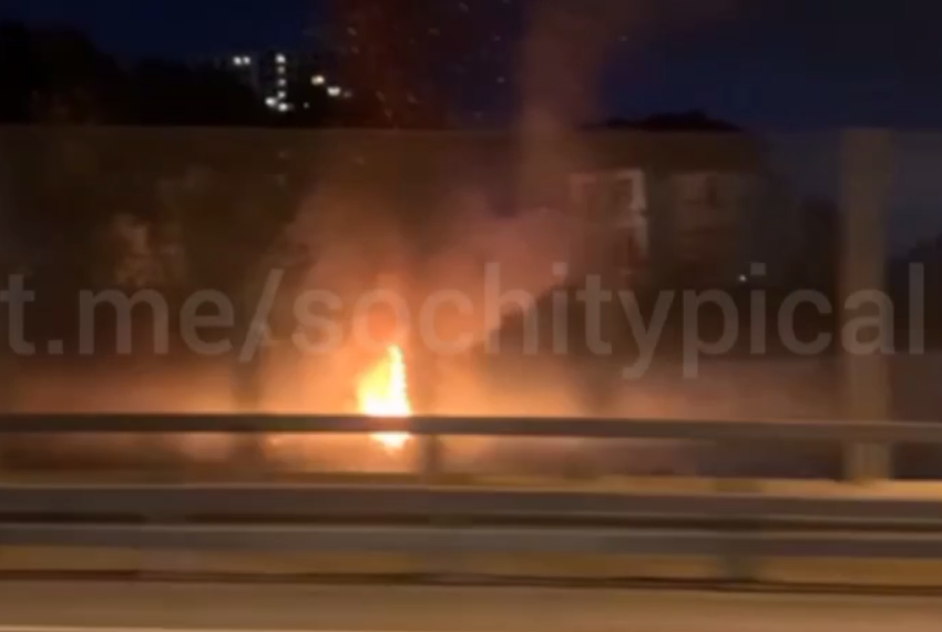 В Сочи в Юртовском переулке сгорел частный дом площадью 64 кв. м