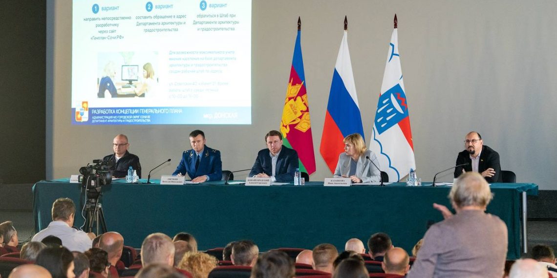 Копайгородский почти два часа общался с жителями микрорайона Донской