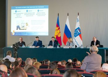 Копайгородский почти два часа общался с жителями микрорайона Донской