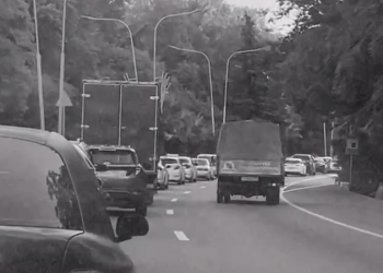 Из-за велогонки в субботу образовалась многокилометровая пробка на дороге Сочи-Адлер