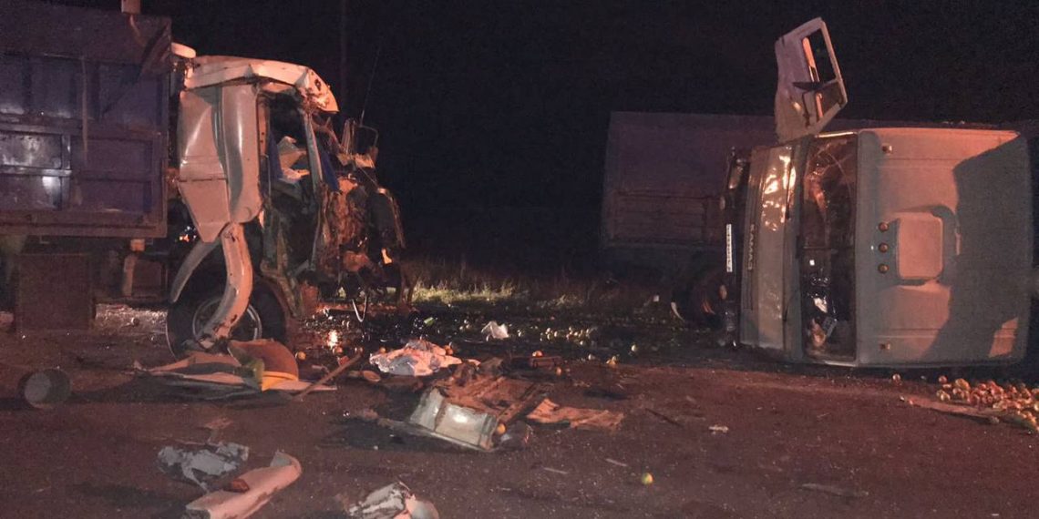 В ДТП с двумя КамАЗами на Кубани пострадал водитель