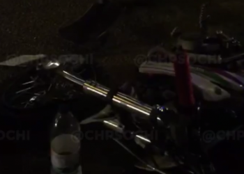 В Сочи двое юношей на скутере попали в ДТП