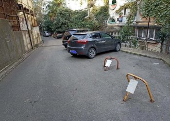 Жителей Сочи массово уведомили о демонтаже парковочных ограничителей