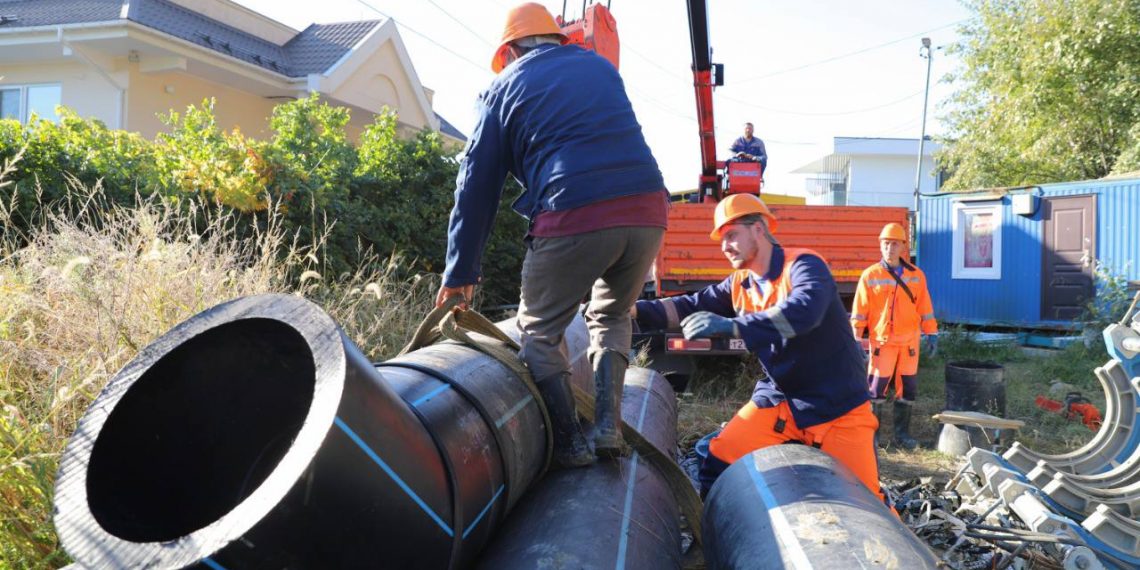 В Сочи на улице Ландышевой устранили аварию на поврежденном оползнем водопроводе