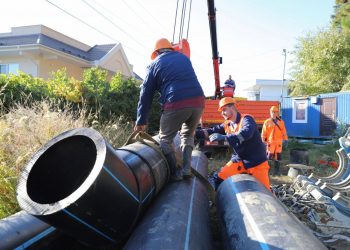 В Сочи на улице Ландышевой устранили аварию на поврежденном оползнем водопроводе