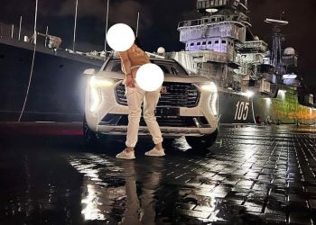 Новороссийцы оголившую ягодицы на фоне крейсера «Михаил Кутузов» блогера отправили мыть туалеты