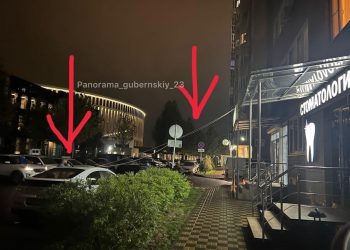 Житель Краснодара удивил прохожих, заряжая электромобиль из окна многоэтажки