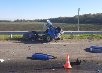 В Адыгее «Ладу» разорвало на части после ДТП с фурой: погиб водитель