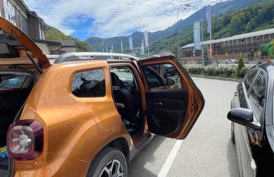 Блогер из РФ Мария Нефедова заплатила за автопутешествие в Сочи 27 тыс. руб