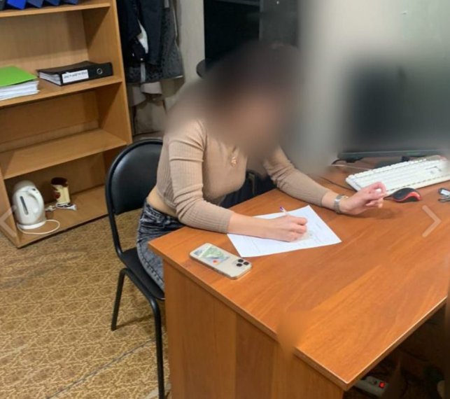 В Новороссийске выписан протокол на блогера, оголившую ягодицы около крейсера «Михаил Кутузов»