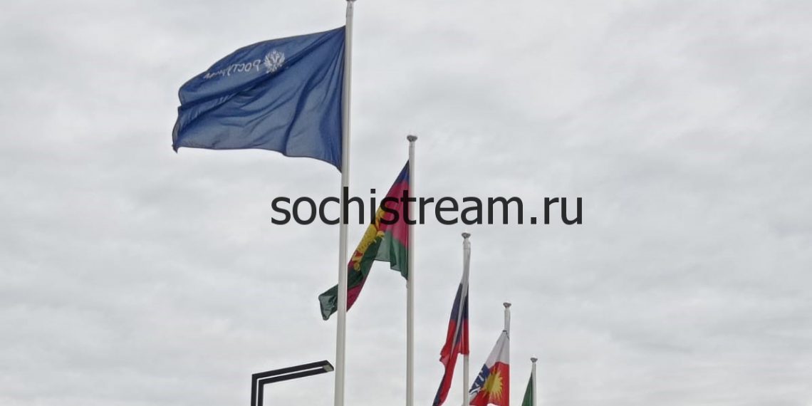 На пляжах Сочи продолжают висеть «Синие флаги» упраздненного Ростуризма