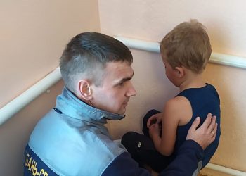 В Анапе спасли ребенка, нога которого застряла между батареей и стеной