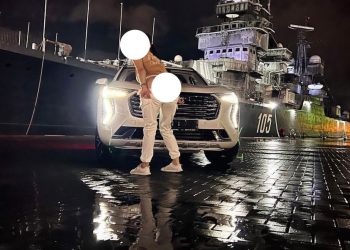 Полиция Новороссийска проводит проверку из-за фото с оголенными ягодицами около Михаила Кутузова