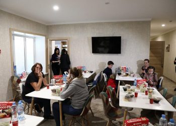 В ПВР в Ейске остаются 14 жильцов пострадавшего дома