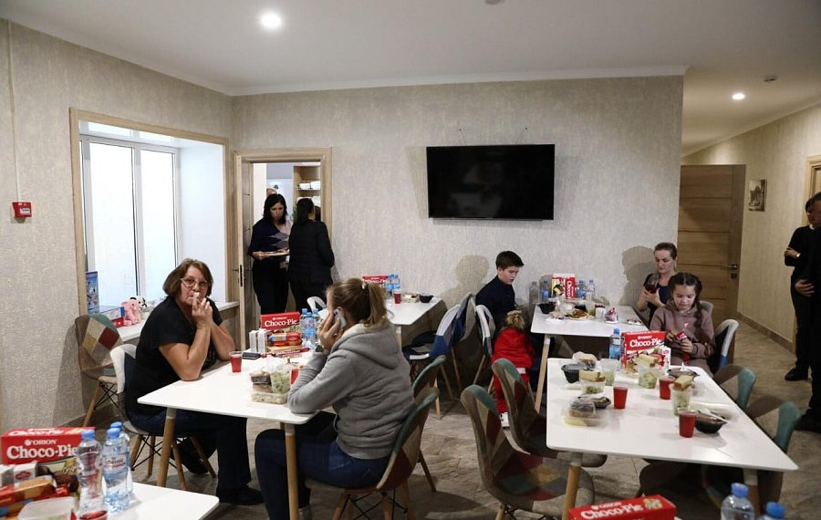 В ПВР в Ейске остаются 14 жильцов пострадавшего дома