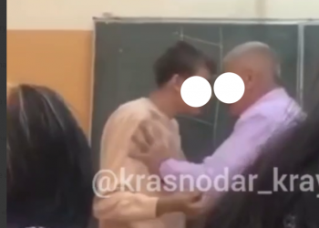 В Краснодаре преподаватель торгово-экономического колледжа толкнул студента у доски