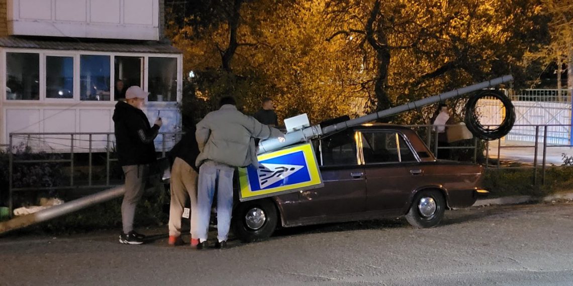 Под Анапой два упавших столба после ДТП повредили три автомобиля