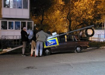 Под Анапой два упавших столба после ДТП повредили три автомобиля