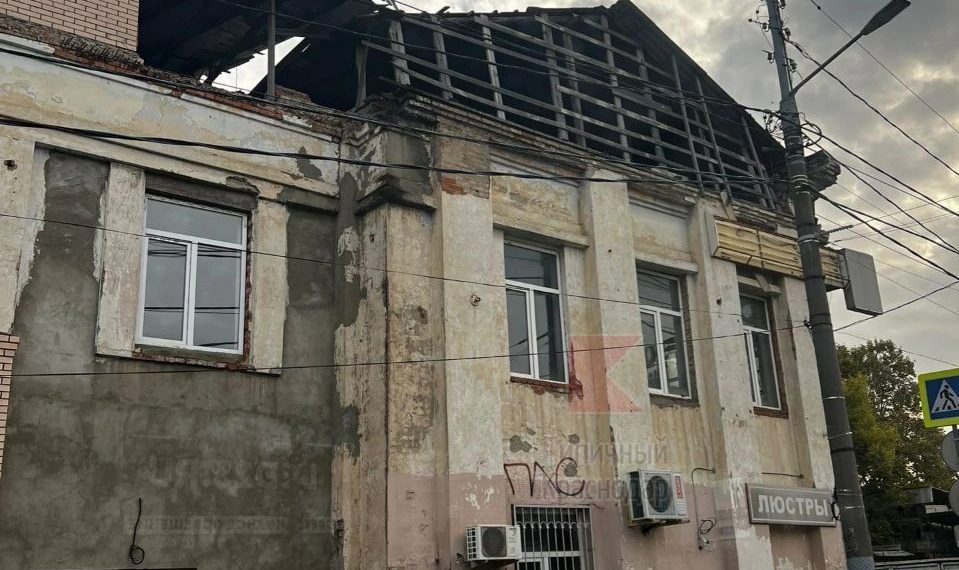 В Краснодаре крыша одного из домов может рухнуть в любой момент