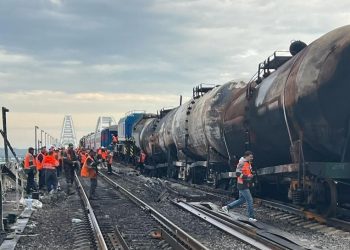 Движение поездов по мосту из Крыма на Кубань идет по графику