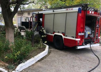 В Краснодаре при пожаре в доме на улице им. В.Д. Артюшкова спасли двух человек, еще 36 эвакуировали