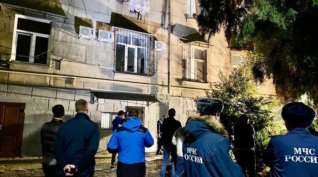В доме с рухнувшим балконом в Сочи из жильцов никого не эвакуировали