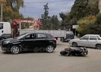 В Сочи «Лада» сбила мотоциклиста