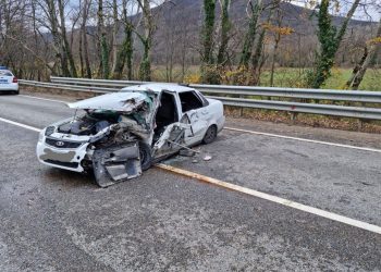 На Кубани столкнулись «Лада» и ГАЗ: пострадал водитель