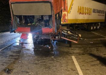 На Кубани грузовик врезался в «Газель»: пострадали оба водителя