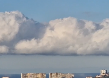 Сочинцев 1 ноября напугала многокилометровая туча в виде змеи-анаконды