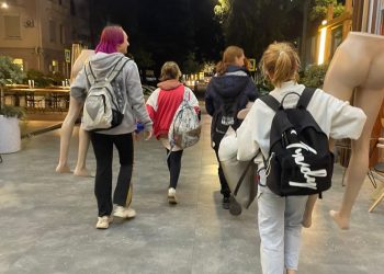 В Сочи неформалы украли ягодицы от манекенов и гуляли с ними по центральным улицам