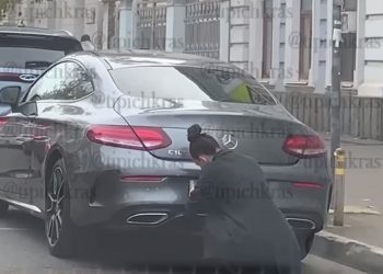 В Краснодаре нарушители парковки маскируют номера тряпками