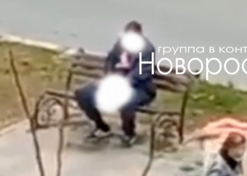 В Новороссийске парень прилюдно справлял нужду, сидя на лавочке