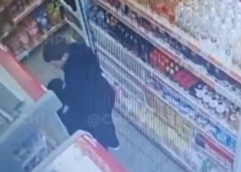 В Сочи колбасные воры в магазине попали на видео