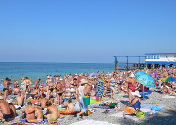 Жители России осенью этого года предпочитали отдыхать в Сочи и в Испании