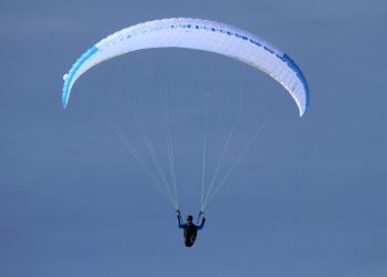 На Кубани параплан упал на авто: погибли два человека