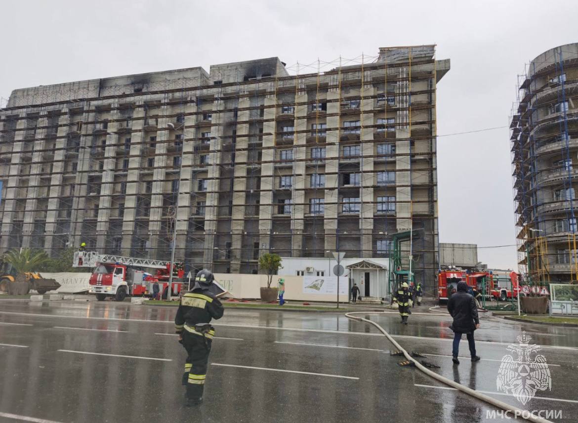 В Сириусе ликвидировали пожар в строящемся ЖК «Мантера» на площади почти 3  000 кв. метров | 17.11.2022 | Сочи - БезФормата