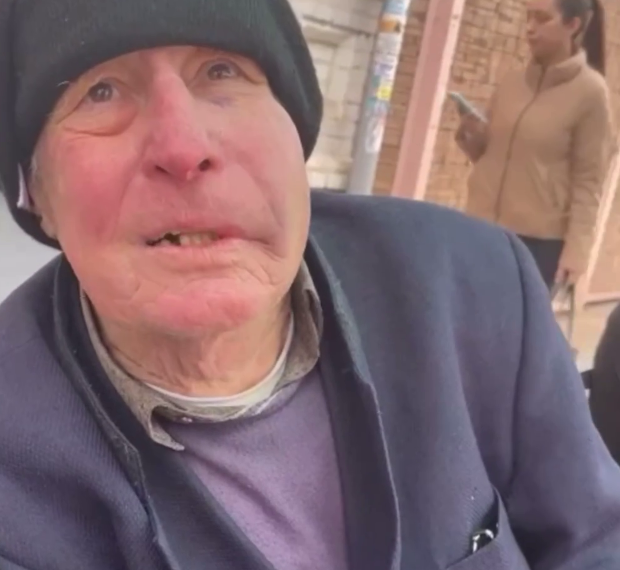 В Краснодаре парализованный погорелец два года живет на улице