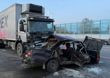 В ДТП с грузовиком на Кубани погибли три человека