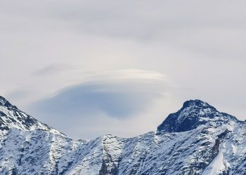 В небе над Сочи появились уникальные облака, напоминающие «летающие тарелки»