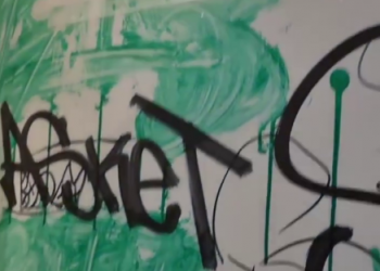 В Анапе вандалов заставят отмывать языком разукрашенные туалетные модули