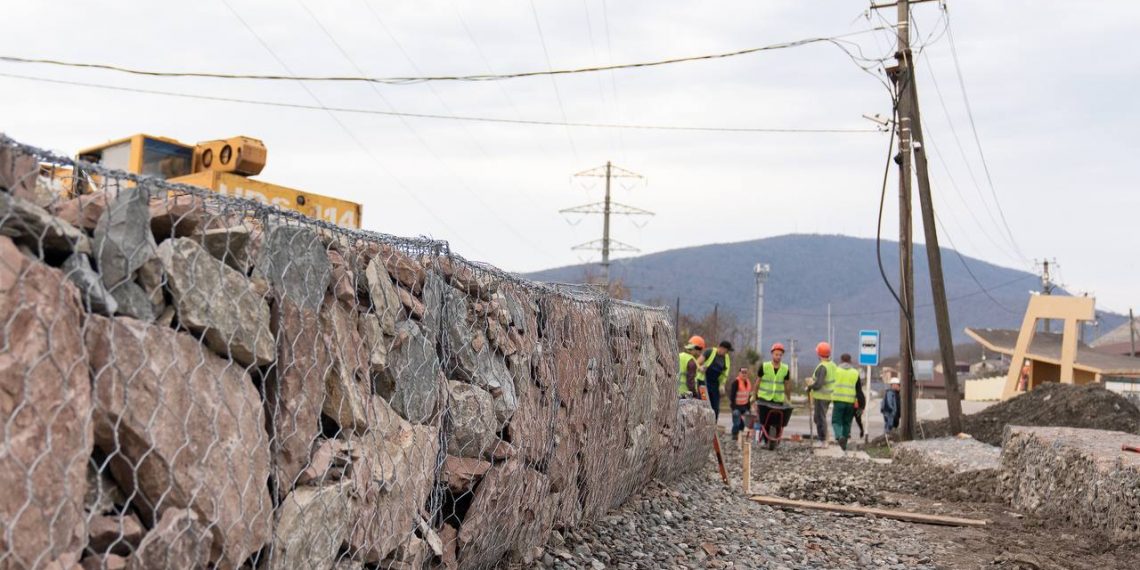 В сочинской Красной Воле благоустраивают сквер
